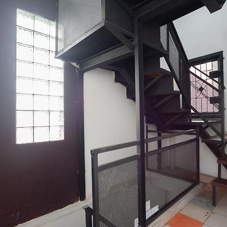 Hotel Reddoorz At Jalan Bangau Palembang Exterior foto