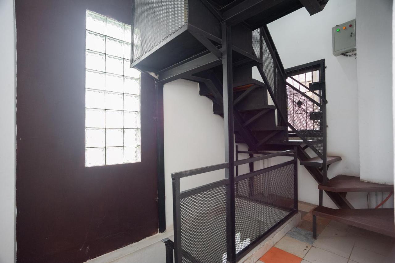 Hotel Reddoorz At Jalan Bangau Palembang Exterior foto